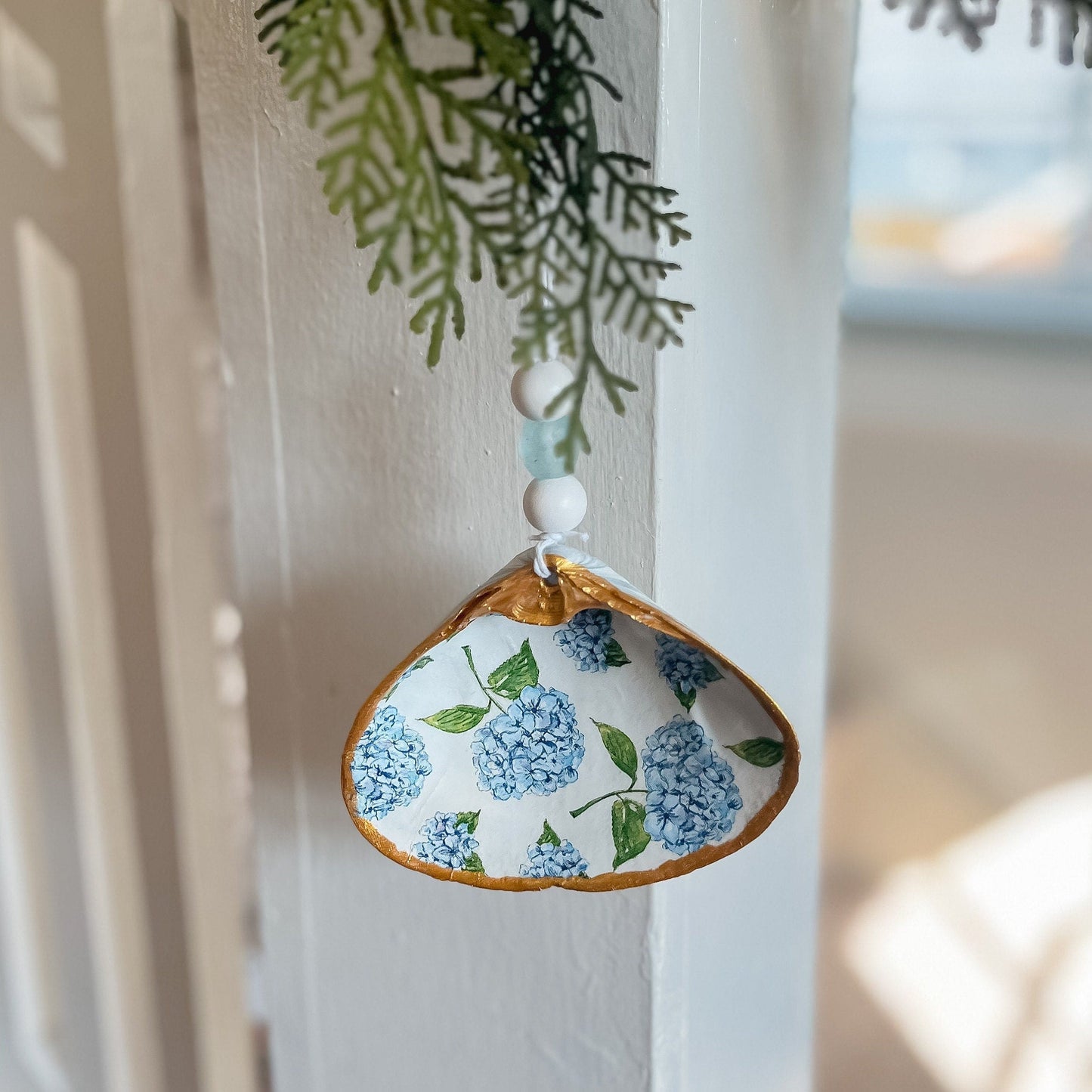 Blue Floral Christmas Ornament, Christmas Gift, Decoupage Clam Shell, Beach Ornament, Coastal Ornament, Gilded Shell, Party Favor