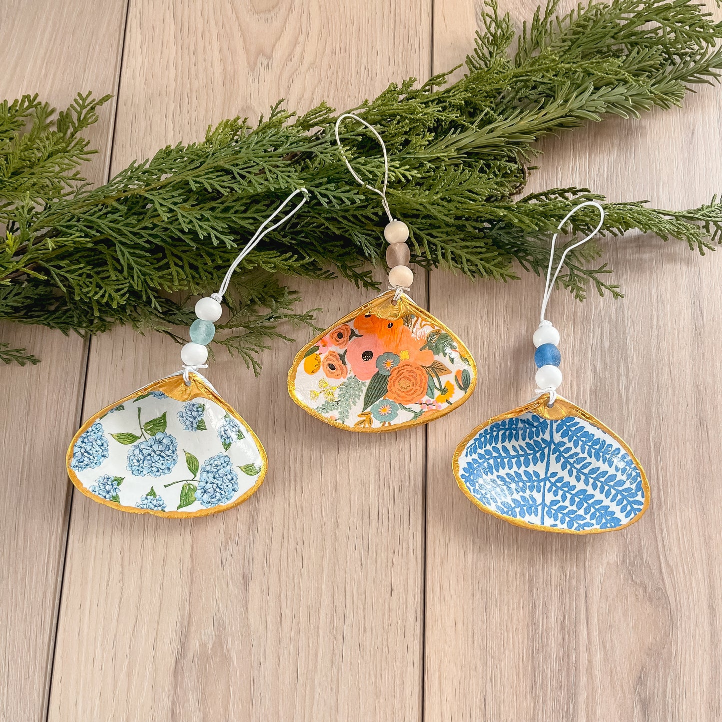 Blue Floral Christmas Ornament, Christmas Gift, Decoupage Clam Shell, Beach Ornament, Coastal Ornament, Gilded Shell, Party Favor