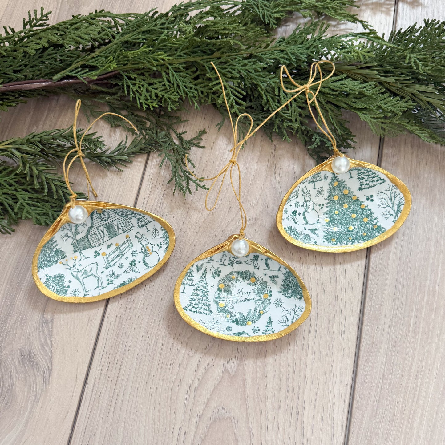 Old Fashion Clam Shell Christmas Ornament