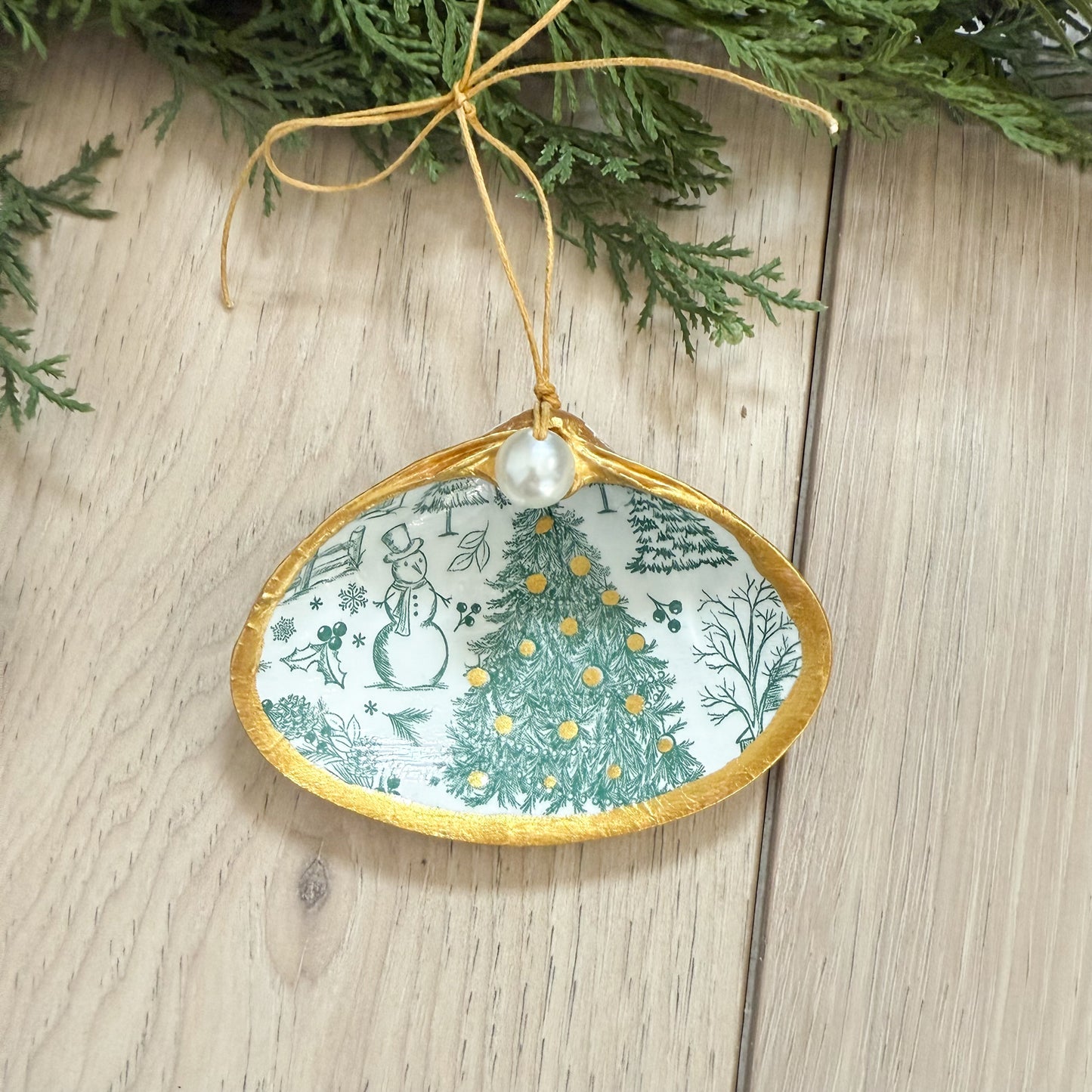 Old Fashion Clam Shell Christmas Ornament